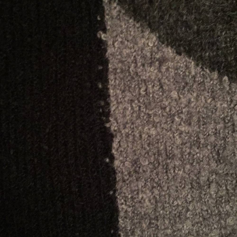 SOLD✨ Alice + Olivia Elsa Sweater - Picture 5 of 5